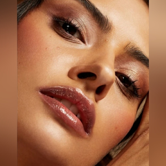 SOLD- Ciaté Brazilian Glow Eye & Face Palette - Picture 4 of 9